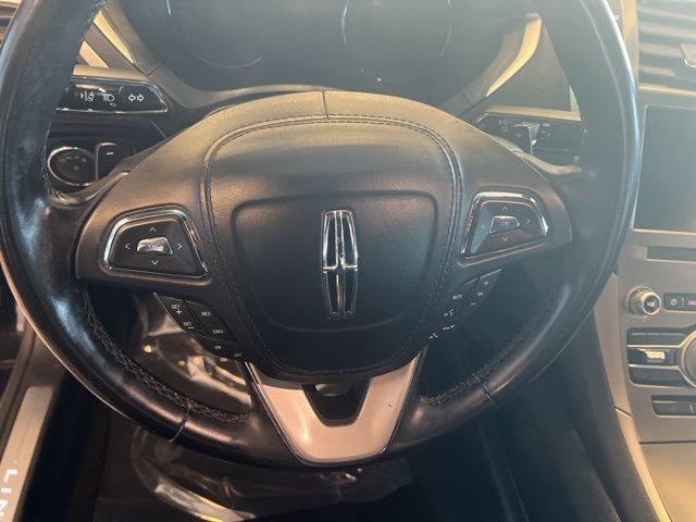 Lincoln MKZ Vehicle Full-screen Gallery Image 21