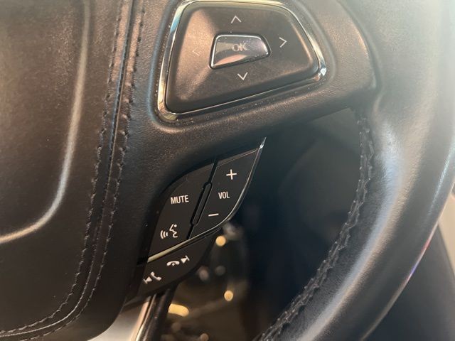 Lincoln MKZ Vehicle Full-screen Gallery Image 23