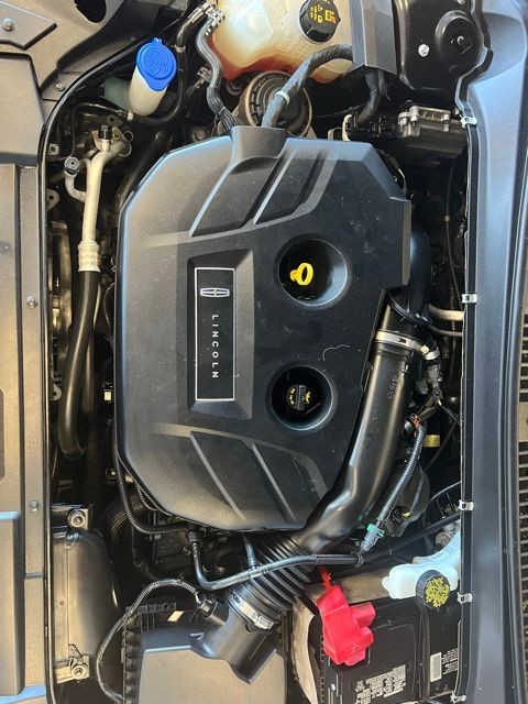Lincoln MKZ Vehicle Full-screen Gallery Image 32