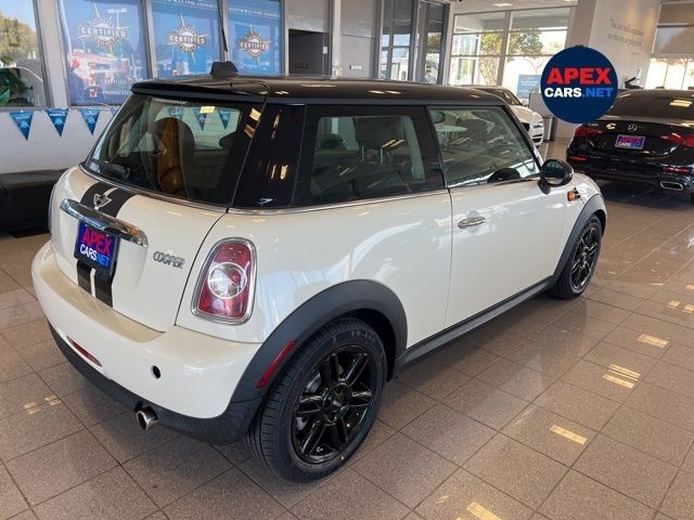 MINI Cooper Hardtop Vehicle Full-screen Gallery Image 05