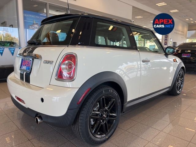 MINI Cooper Hardtop Vehicle Full-screen Gallery Image 07