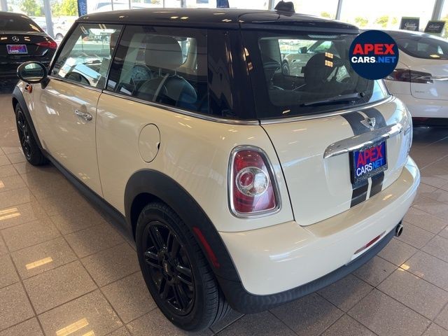 MINI Cooper Hardtop Vehicle Full-screen Gallery Image 11