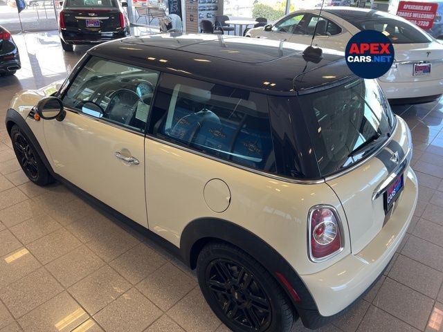 MINI Cooper Hardtop Vehicle Full-screen Gallery Image 12