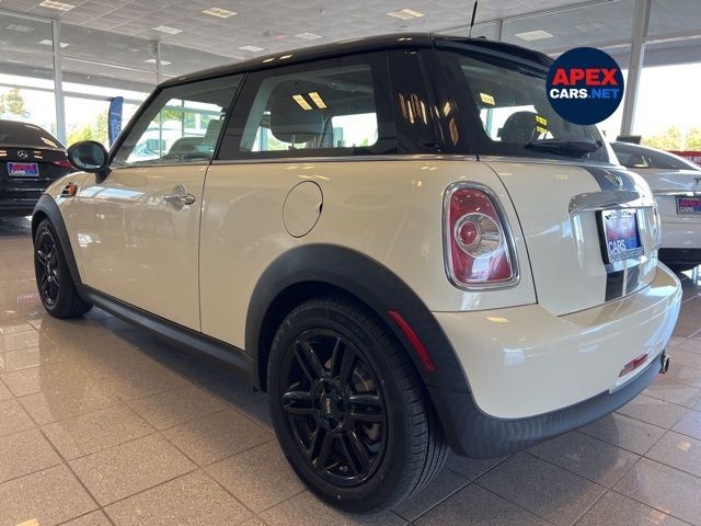 MINI Cooper Hardtop Vehicle Full-screen Gallery Image 13