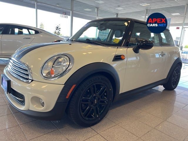 MINI Cooper Hardtop Vehicle Full-screen Gallery Image 15