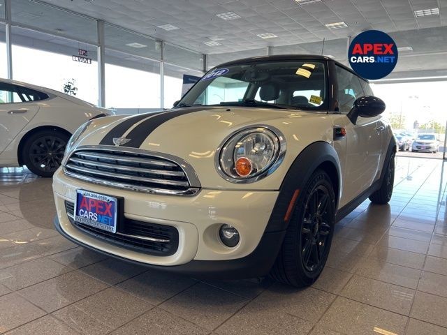 MINI Cooper Hardtop Vehicle Full-screen Gallery Image 16