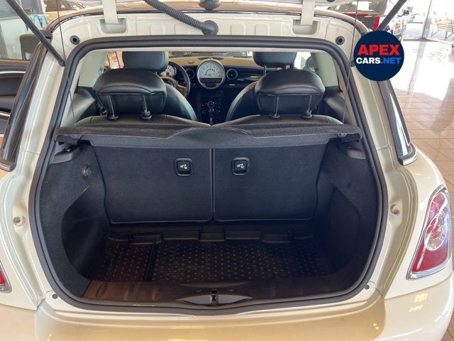 MINI Cooper Hardtop Vehicle Full-screen Gallery Image 22