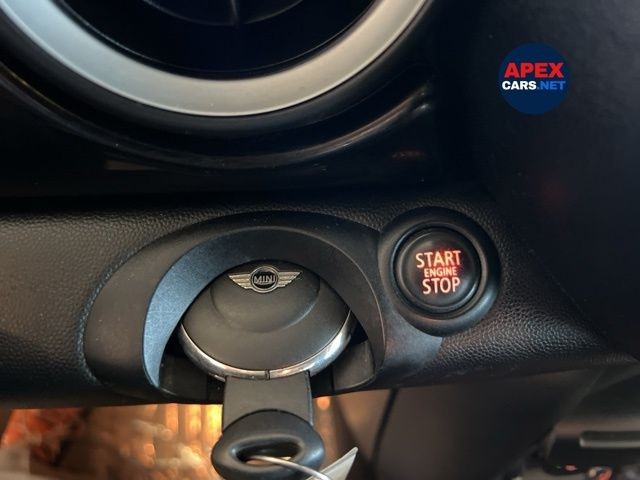 MINI Cooper Hardtop Vehicle Full-screen Gallery Image 28