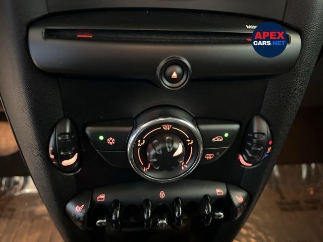 MINI Cooper Hardtop Vehicle Full-screen Gallery Image 30