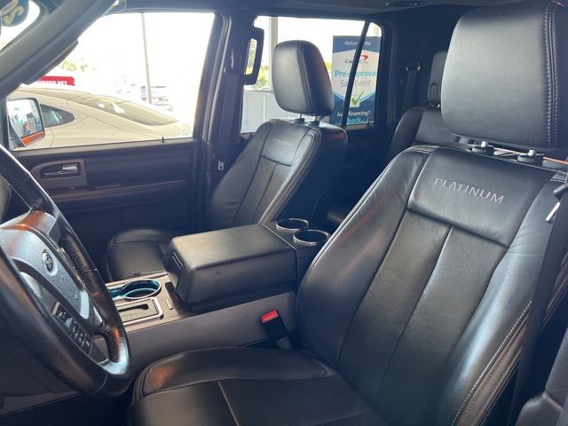 Ford Expedition EL Vehicle Full-screen Gallery Image 20