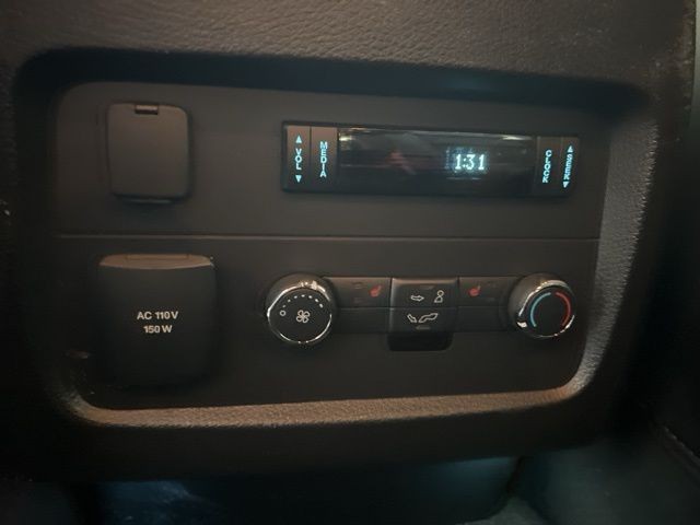 Ford Expedition EL Vehicle Full-screen Gallery Image 23