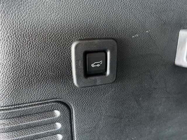 Ford Expedition EL Vehicle Full-screen Gallery Image 26