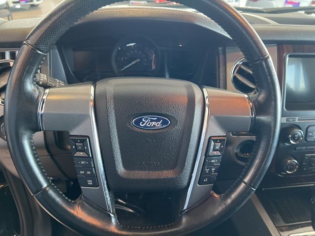 Ford Expedition EL Vehicle Full-screen Gallery Image 28