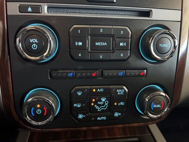 Ford Expedition EL Vehicle Full-screen Gallery Image 34