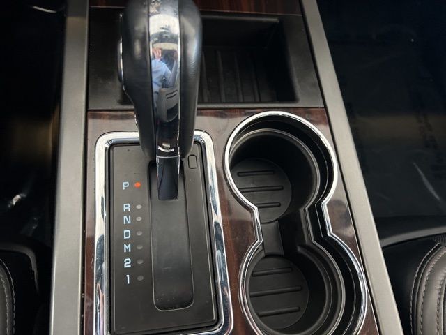 Ford Expedition EL Vehicle Full-screen Gallery Image 35