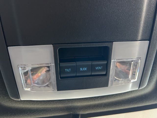 Ford Expedition EL Vehicle Full-screen Gallery Image 37