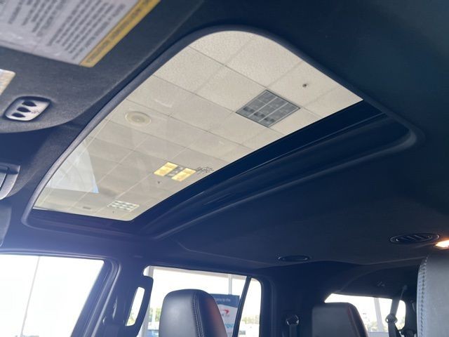 Ford Expedition EL Vehicle Full-screen Gallery Image 38