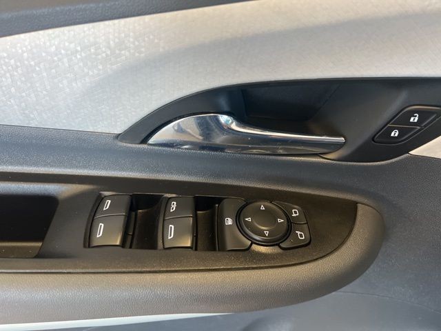Chevrolet Bolt EV Vehicle Full-screen Gallery Image 32