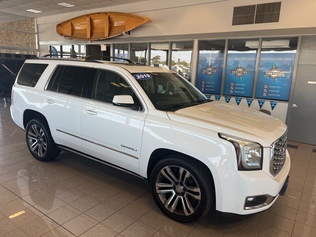GMC Yukon Vehicle Full-screen Gallery Image 02