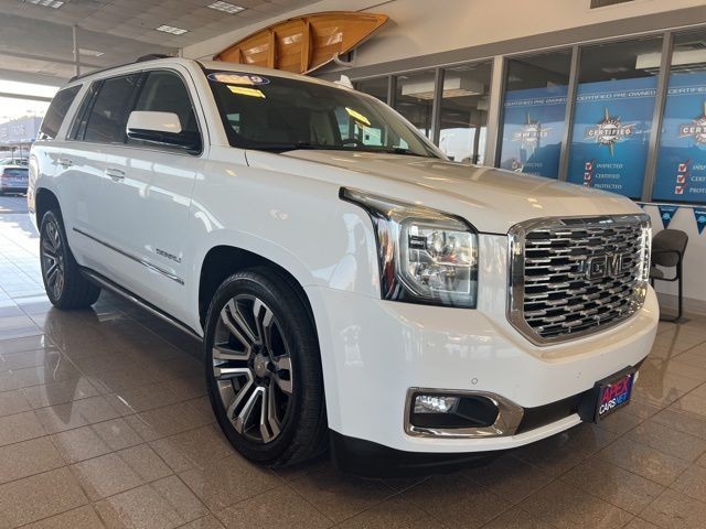 GMC Yukon Vehicle Full-screen Gallery Image 03