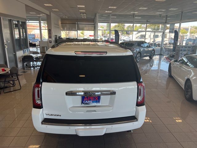 GMC Yukon Vehicle Full-screen Gallery Image 09