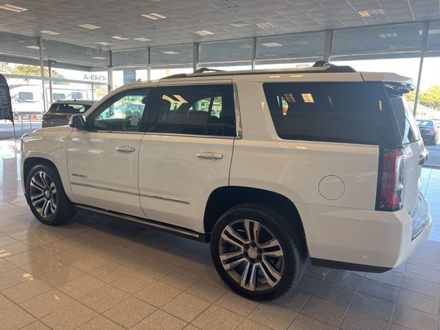GMC Yukon Vehicle Full-screen Gallery Image 12