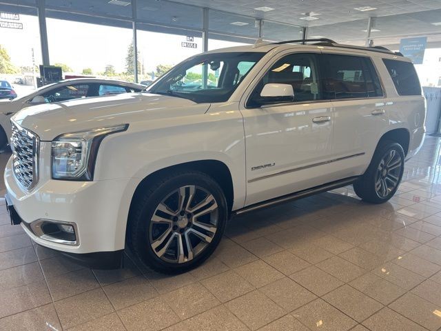 GMC Yukon Vehicle Full-screen Gallery Image 13