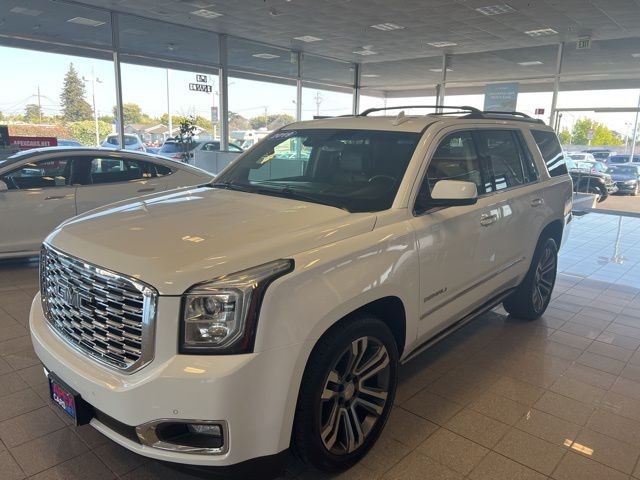 GMC Yukon Vehicle Full-screen Gallery Image 14