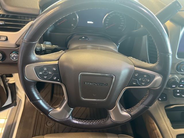 GMC Yukon Vehicle Full-screen Gallery Image 26