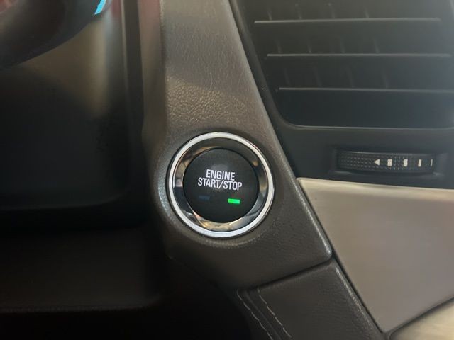 GMC Yukon Vehicle Full-screen Gallery Image 35