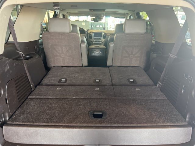 GMC Yukon Vehicle Full-screen Gallery Image 45