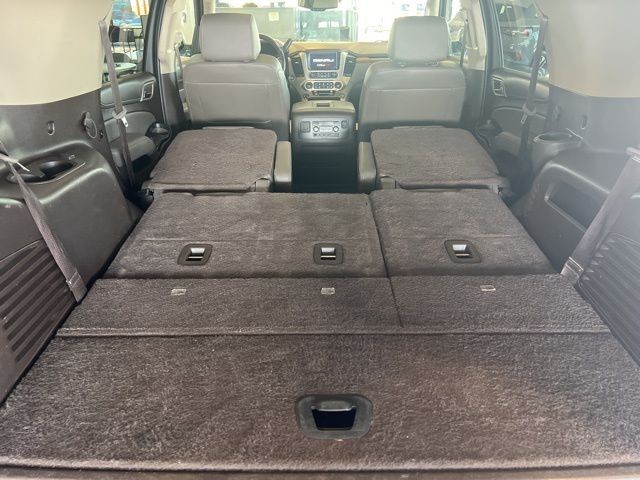 GMC Yukon Vehicle Full-screen Gallery Image 46