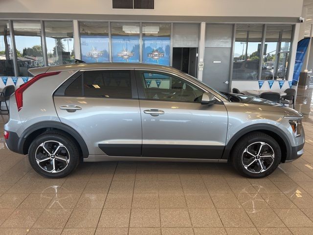 Kia Niro Vehicle Full-screen Gallery Image 04