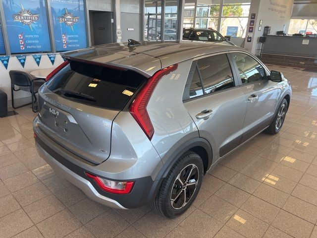 Kia Niro Vehicle Full-screen Gallery Image 06