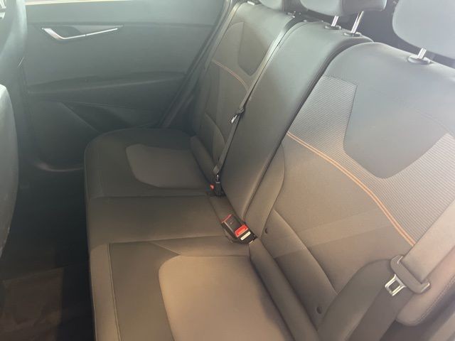 Kia Niro Vehicle Full-screen Gallery Image 20