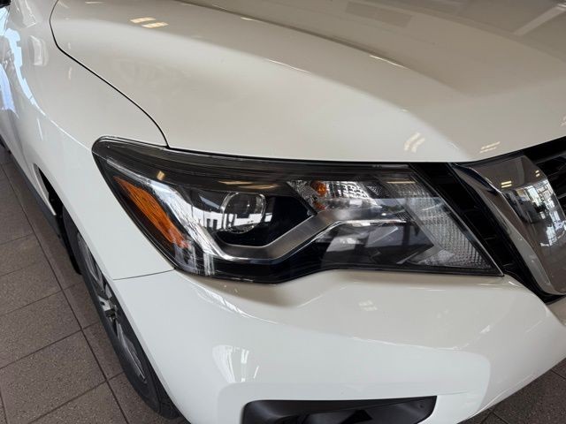 Nissan Pathfinder Vehicle Full-screen Gallery Image 09