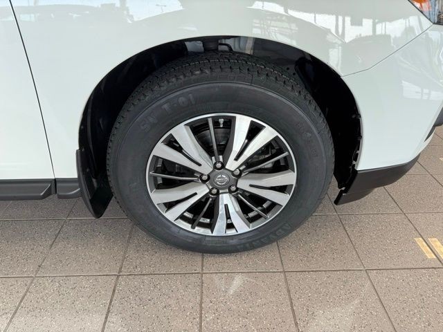 Nissan Pathfinder Vehicle Full-screen Gallery Image 10