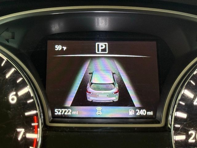 Nissan Pathfinder Vehicle Full-screen Gallery Image 12