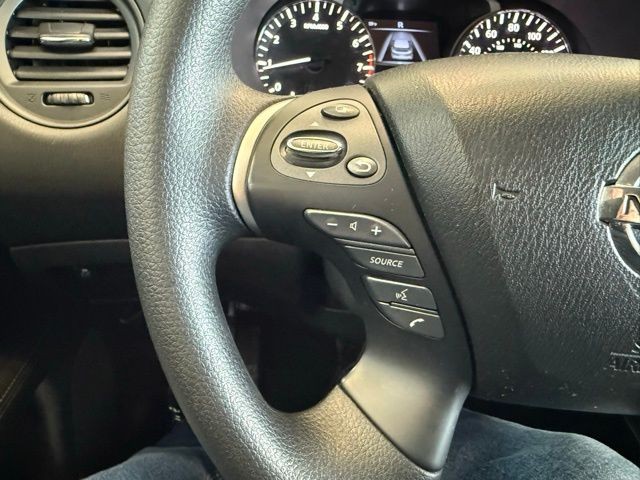 Nissan Pathfinder Vehicle Full-screen Gallery Image 19