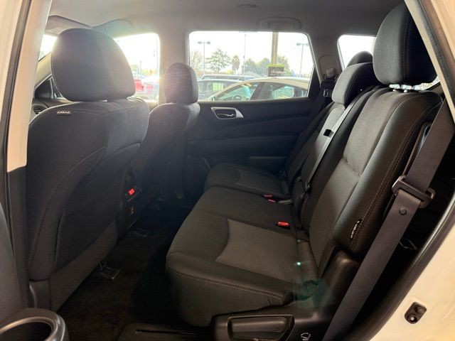 Nissan Pathfinder Vehicle Full-screen Gallery Image 23