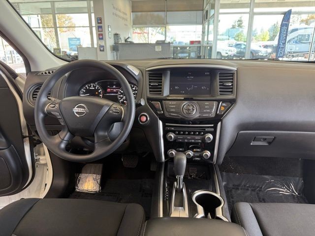 Nissan Pathfinder Vehicle Full-screen Gallery Image 26