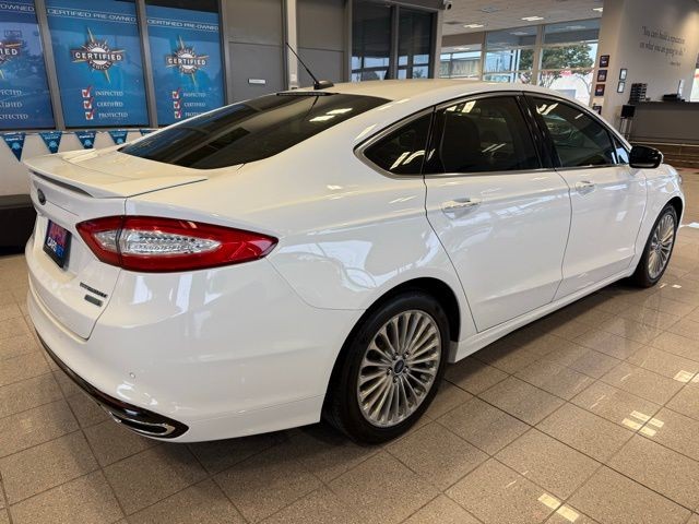 Ford Fusion Vehicle Full-screen Gallery Image 03