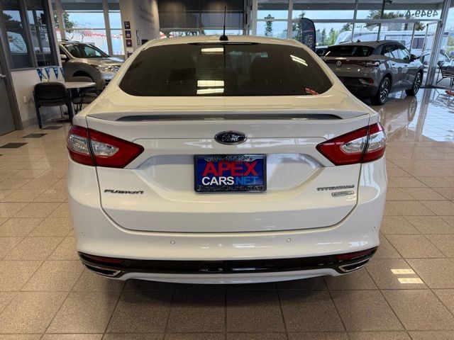 Ford Fusion Vehicle Full-screen Gallery Image 04