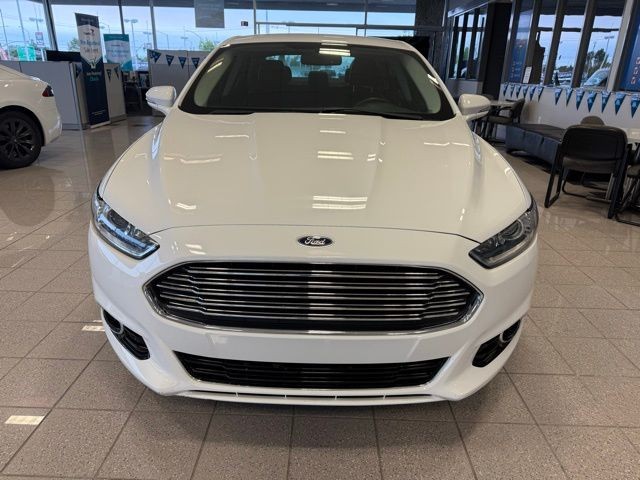 Ford Fusion Vehicle Full-screen Gallery Image 07