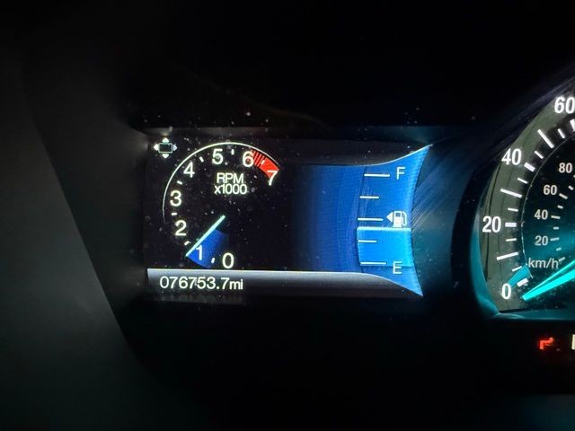 Ford Fusion Vehicle Full-screen Gallery Image 12