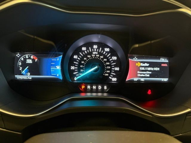 Ford Fusion Vehicle Full-screen Gallery Image 13