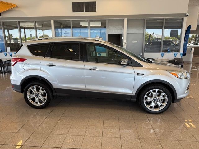 Ford Escape Vehicle Full-screen Gallery Image 02