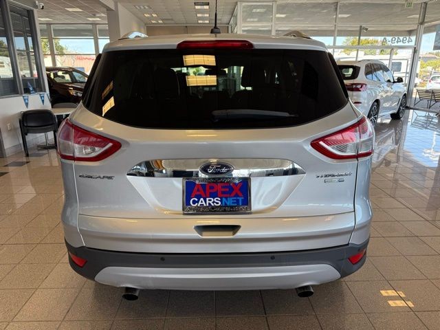 Ford Escape Vehicle Full-screen Gallery Image 04