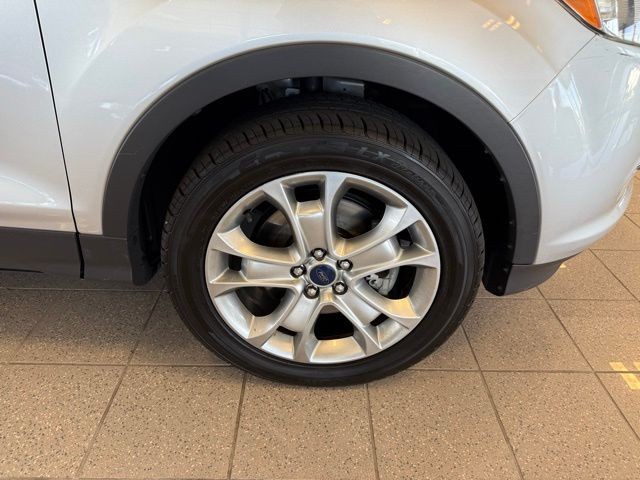Ford Escape Vehicle Full-screen Gallery Image 11