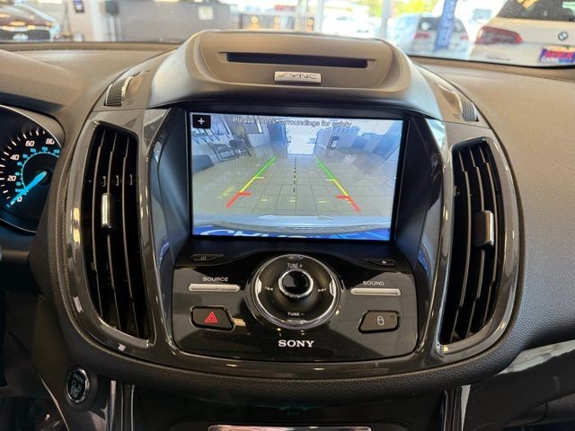 Ford Escape Vehicle Full-screen Gallery Image 17